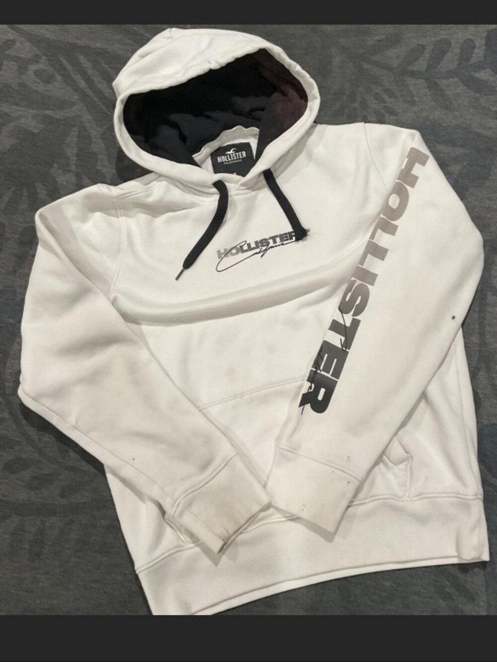 Vintage Distressed Hollister White Crewneck Hoodie Faded Logo Sleeve
